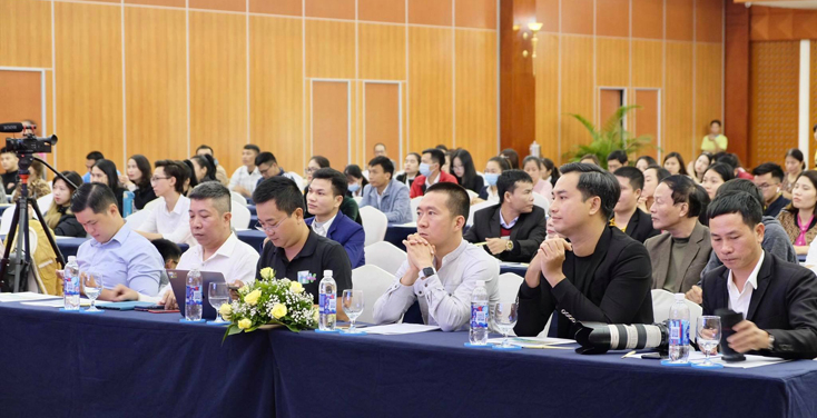 Đông đảo người làm du lịch Quảng Bình hưởng ứng sự kiện.