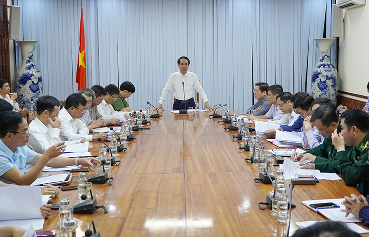 Đồng chí Phó Chủ tịch UBND tỉnh Phan Mạnh Hùng yêu cầu các sở, ngành, địa phương, đơn vị liên quan tập trung cao độ, chỉ đạo để hoàn thành dứt điểm công tác bồi thường, GPMB dự án đường dây 500kV mạch 3 tỉnh Quảng Bình trong tháng 3-2021.