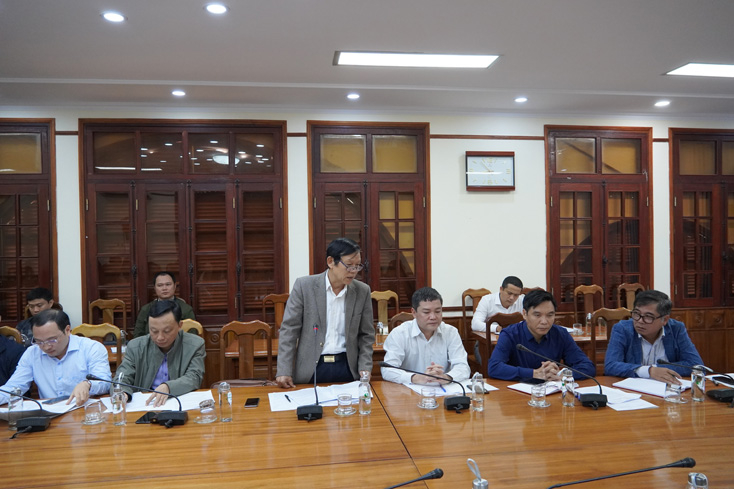 Lãnh đạo các sở, ban, ngành phát biểu trao đổi, thảo luận.