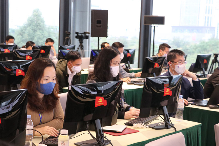 Nhà báo tác nghiệp tại Đại hội đại biểu toàn quốc lần thứ XIII của Đảng.