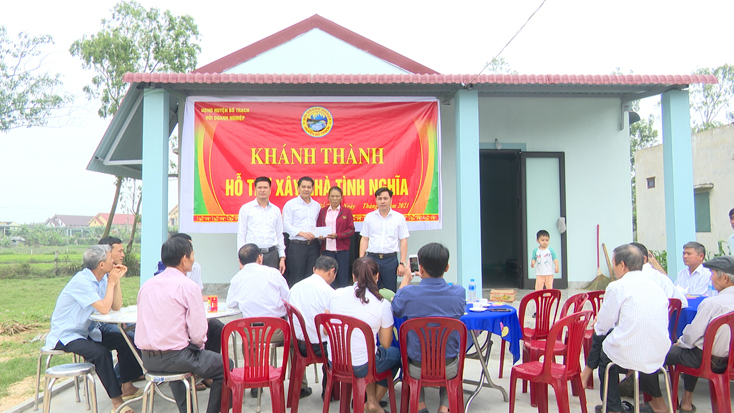 Ngôi nhà mới của bà Lê Thị Thé có diện tích gần 80m2 tường xây, mái lợp tôn chắc chắn.