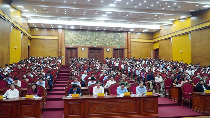 Các đồng chí lãnh đạo tỉnh tại hội nghị