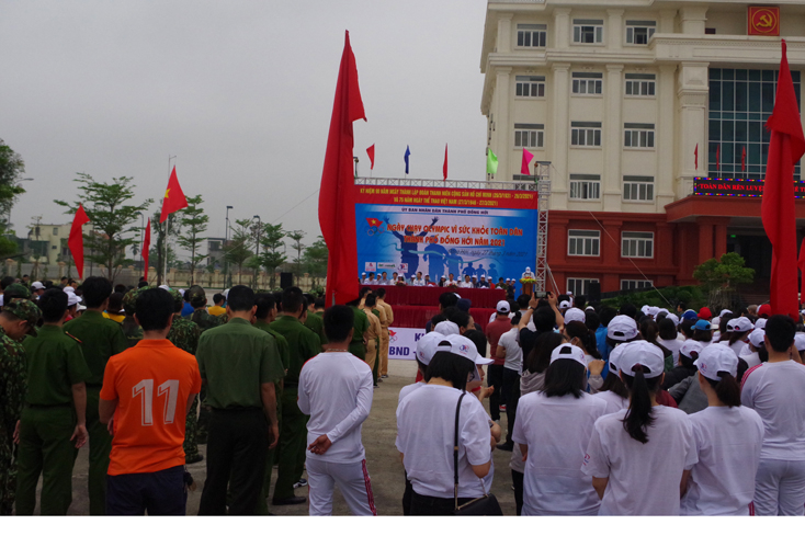 Lễ phát động “Ngày chạy Olympic vì sức khỏe toàn dân” năm 2021 tại sân UBND TP. Đồng Hới.