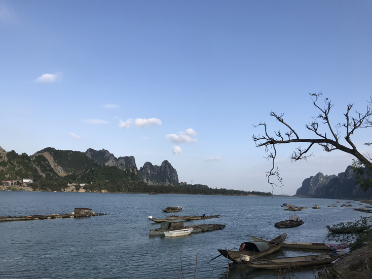 Sông Gianh đoạn qua xã Châu Hóa.