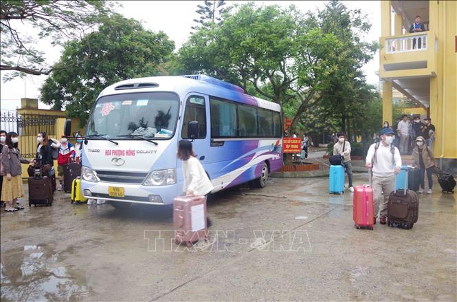  Người dân trong khu cách ly tập trung phòng dịch COVID-19. Ảnh: TTXVN
