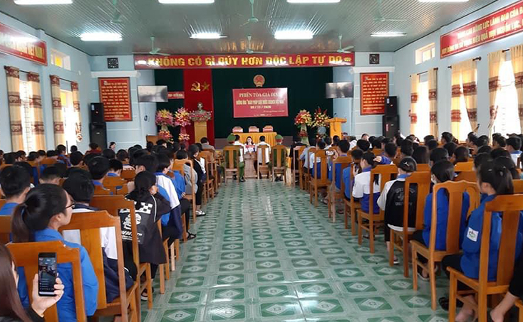  Một buổi tuyên truyền PBGDPL cho học sinh bậc THPT ở huyện Bố Trạch năm 2020. 