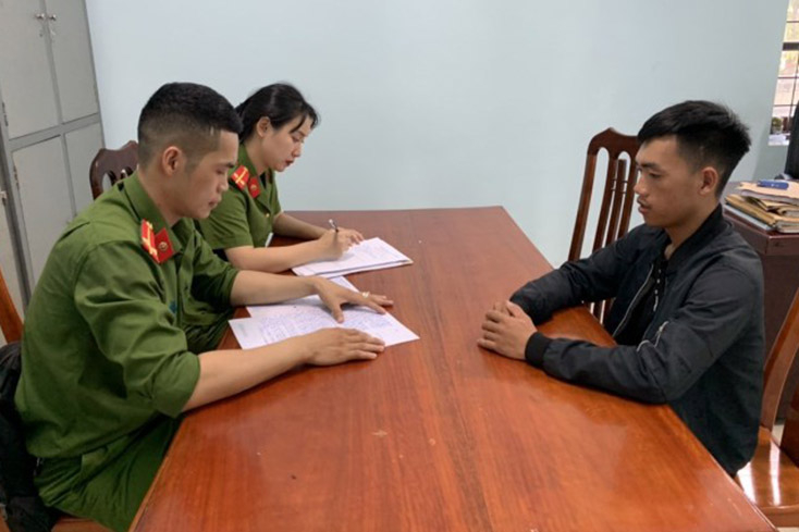 Công an huyện Quảng Ninh đã ra quyết định khởi tố vụ án, khởi tố bị can đối với Phạm Văn Huỳnh về hành vi “Vi phạm quy định về nghiên cứu, thăm dò, khai thác tài nguyên”.