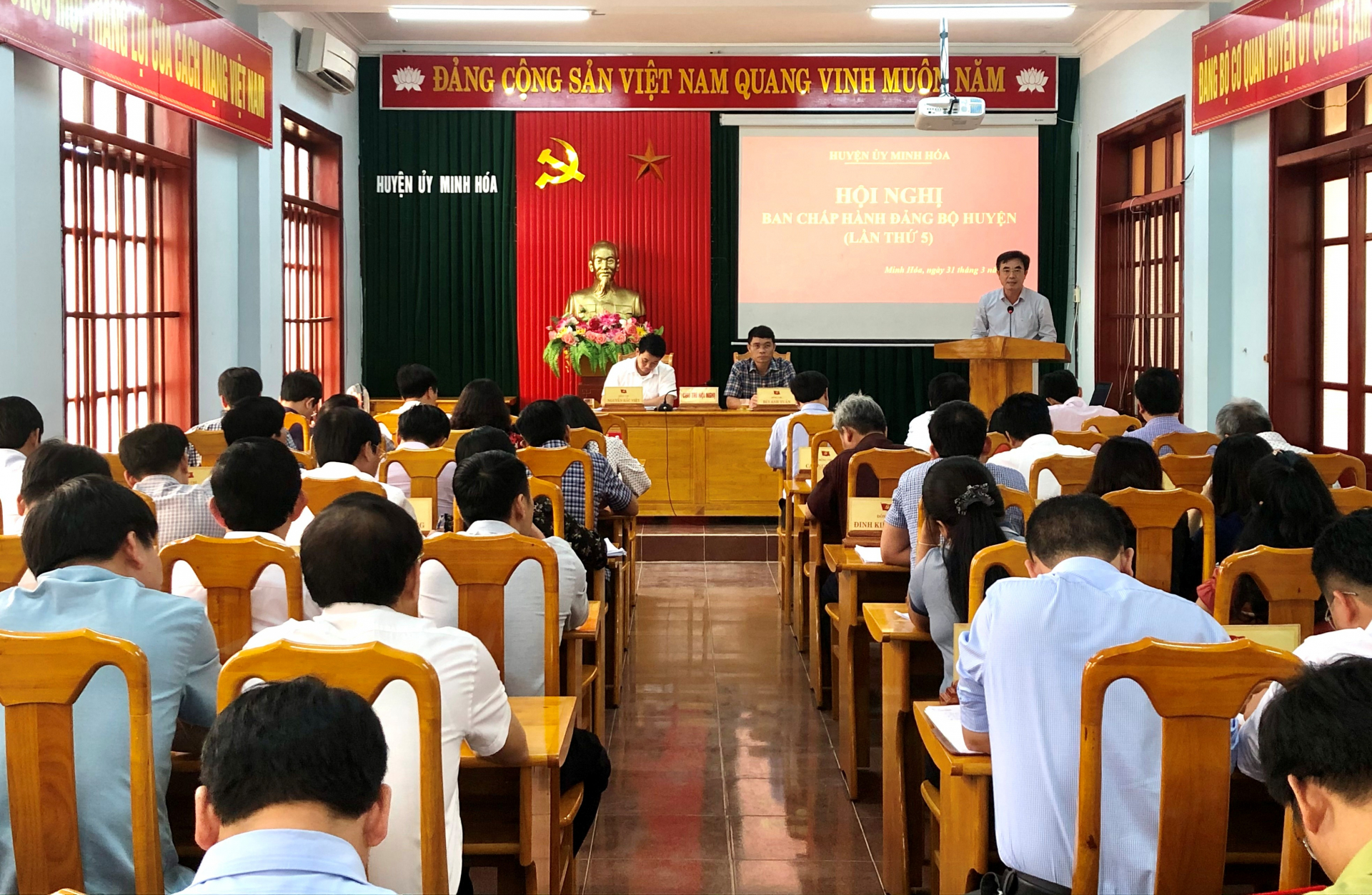 Đồng chí Trưởng ban Nội chính Tỉnh ủy Nguyễn Lương Bình phát biểu chỉ đạo tại hội nghị.