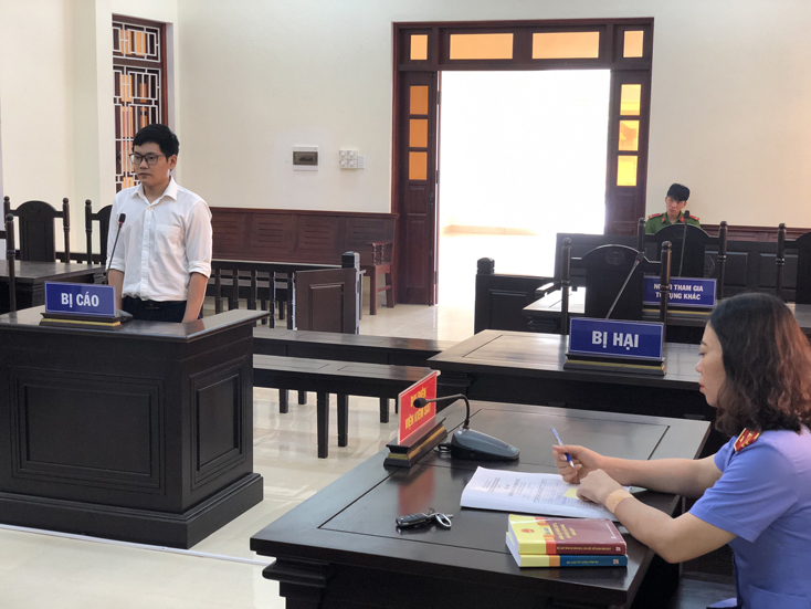 Phùng Văn Nhật tại phiên tòa.