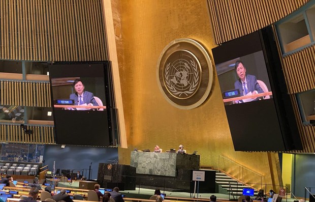 Đại sứ Đặng Đình Quý, Trưởng Phái đoàn Việt Nam tại LHQ đã thay mặt các nước ASEAN giới thiệu Nghị quyết về hợp tác ASEAN-LHQ do Việt Nam thay mặt ASEAN chủ trì đề xuất. (Ảnh: TTXVN)