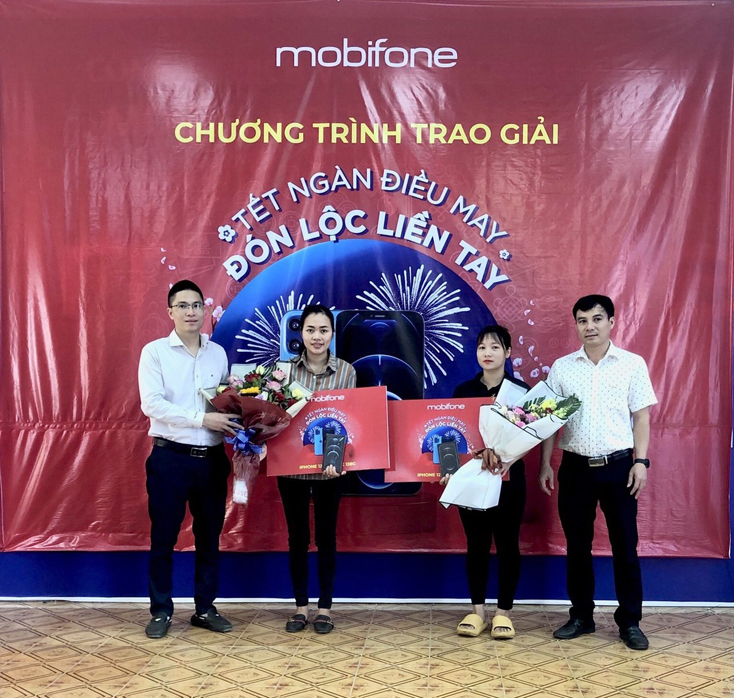 2 khách hàng may mắn của Quảng Bình trúng Iphone X 128GB.
