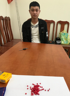 Đối tượng Nguyễn Thế Hải và số ma túy thu giữ được.