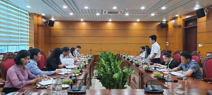 (QBĐT) - Chiều ngày 6-4, đồng chí Lê Văn Bảo, Uỷ viên Ban Thường vụ, Trưởng Ban Dân vận Tỉnh ủy đã có buổi làm việc với Thường trực Thành ủy và Ban Dân vận Thành ủy Đồng Hới để nắm tình hình nhân dân quý 1-2021 và công tác dân vận năm 2021. Tham gia buổi làm việc có đồng chí Trần Phong, Uỷ viên Ban Thường vụ Tỉnh ủy, Bí thư Thành ủy Đồng Hới.