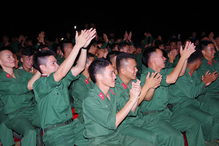 Chương trình nghệ thuật được các chiến sỹ trẻ đón nhận.