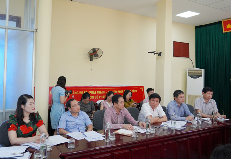Các đại biểu tham dự cuộc làm việc.