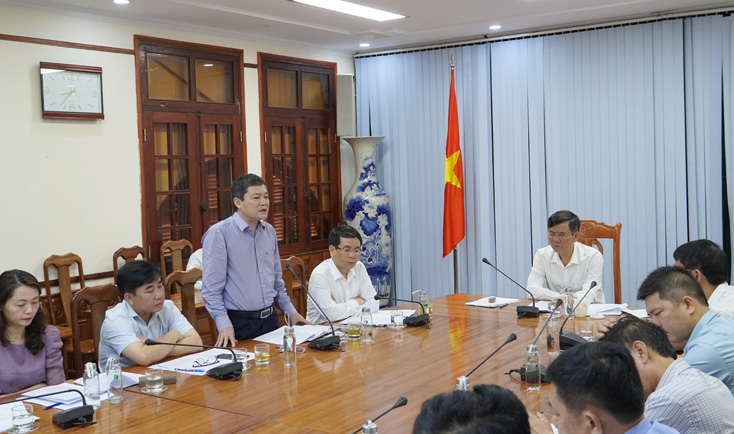 Đồng chí Giám đốc Sở Kế hoạch-Đầu tư phát biểu về công tác xúc tiến, thu hút đầu tư vào các KKT, KCN.