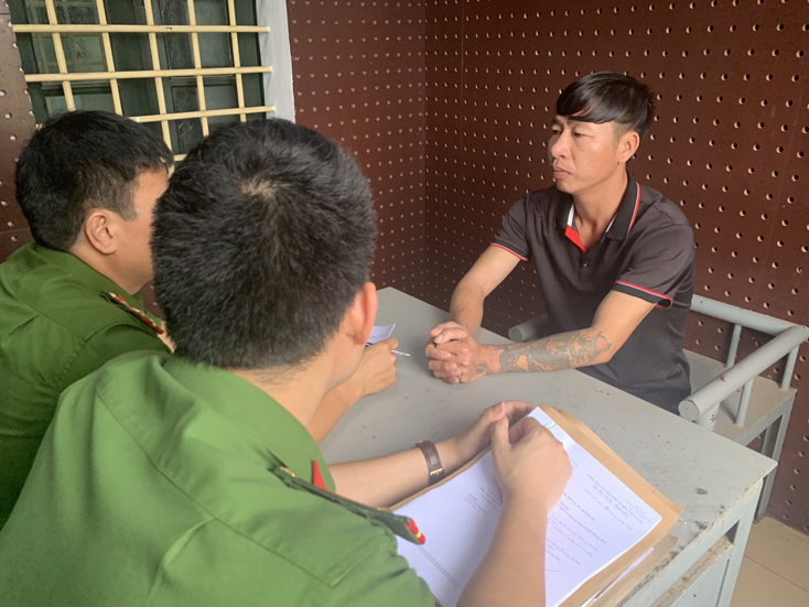 Đối tượng Trương Mậu Long tại cơ quan Công an.