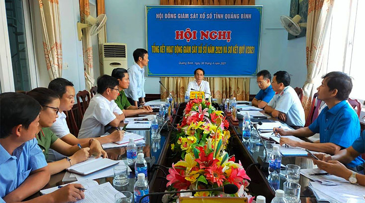 Các đại biểu thảo luận tại hội nghị