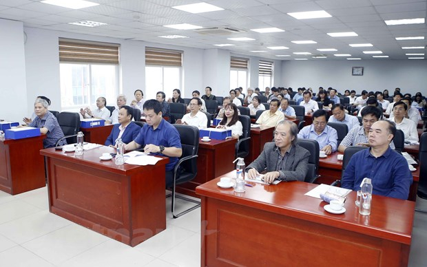 Các thành viên Hội đồng vòng chấm sơ khảo Giải báo chí Quốc gia lần thứ XV - năm 2020. (Ảnh: Phạm Kiên/TTXVN)