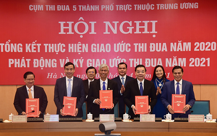 Đại diện lãnh đạo 5 thành phố trực thuộc Trung ương ký kết giao ước thi đua năm 2021  