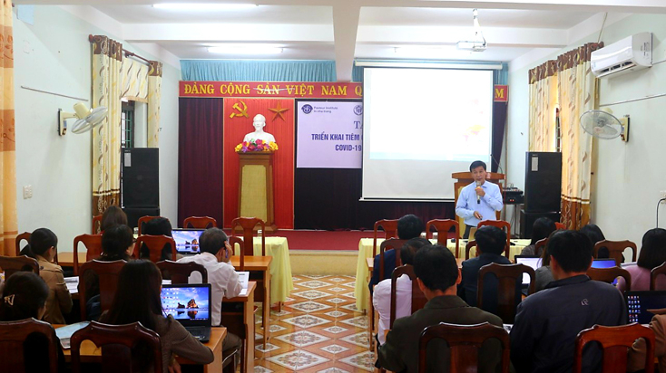 Trung tâm Kiểm soát bệnh tật tỉnh đã phối hợp với Viện Pasteur Nha Trang tổ chức tập huấn triển khai tiêm chủng trong giai đoạn dịch Covid-19 cho cán bộ làm công tác TCMR.