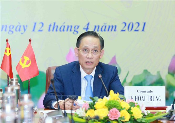 Đồng chí Lê Hoài Trung, Uỷ viên Trung ương Đảng, Trưởng Ban Đối ngoại Trung ương chủ trì Hội nghị. Ảnh: Phương Hoa/TTXVN