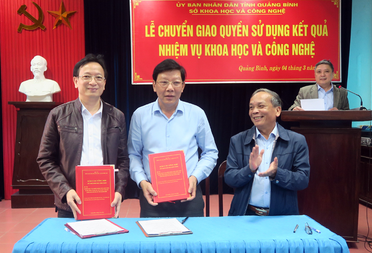 Sở KH-CN chuyển giao ứng dụng kết quả đề tài, dự án nghiên cứu khoa học và công nghệ cấp tỉnh cho các đơn vị trên địa bàn tỉnh.