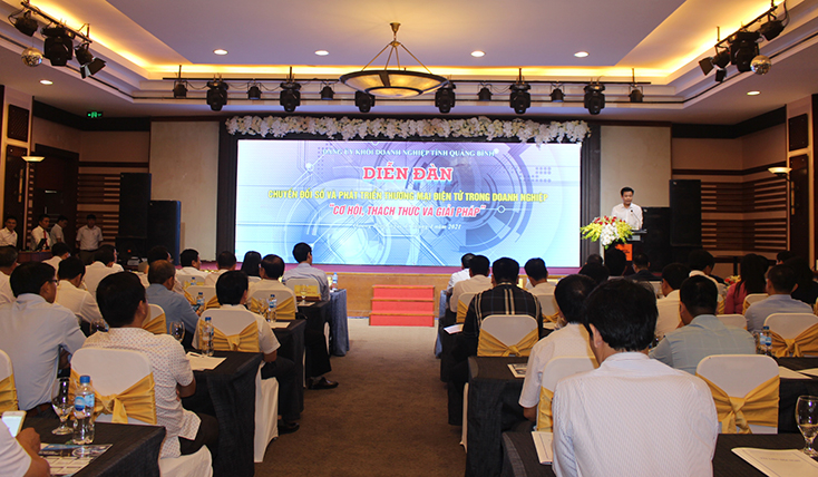  Đồng chí Nguyễn Quốc Tuấn, Tỉnh ủy viên, Bí thư Đảng ủy Khối Doanh nghiệp tỉnh phát biểu tại diễn đàn.
