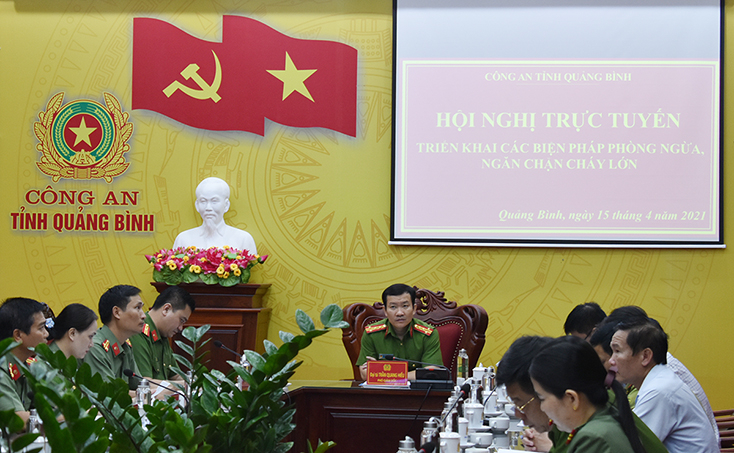 Các đại biểu tham dự hội nghị tại điểm cầu tỉnh Quảng Bình.
