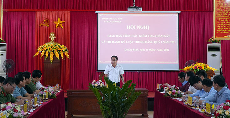 oàn cảnh hội nghị.