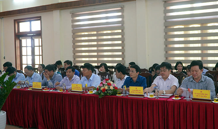 Các đại biểu dự hội nghị.