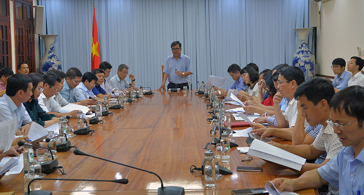 Đồng chí Phó Chủ tịch Thường trực UBND tỉnh Đoàn Ngọc Lâm phát biểu kết luận cuộc họp.