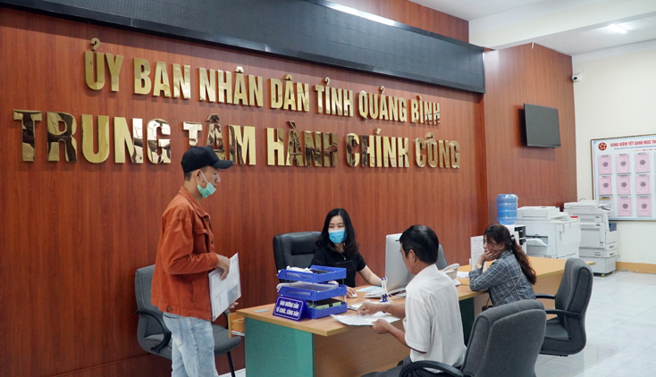 Ảnh 3: Cải cách hành chính góp phần quan trọng cải thiện môi trường đầu tư kinh doanh, nâng cao hiệu quả công tác thu ngân sách.