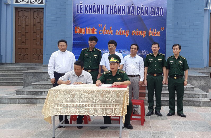 BĐBP tỉnh tổ chức lễ bàn giao công trình cho bà con giáo xứ Đan Sa.