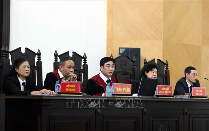 Hội đồng xét xử sơ thẩm vụ án. Ảnh: Phạm Kiên/TTXVN