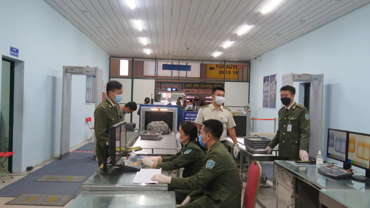 Nhân viên Cảng hàng không Đồng Hới là một trong những đối tượng được ưu tiên tiêm chủng Covid-19 trong đợt này.