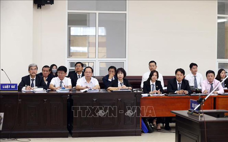 Các luật sư tham gia bào chữa cho các bị cáo tại phiên tòa. Ảnh: Phạm Kiên/TTXVN