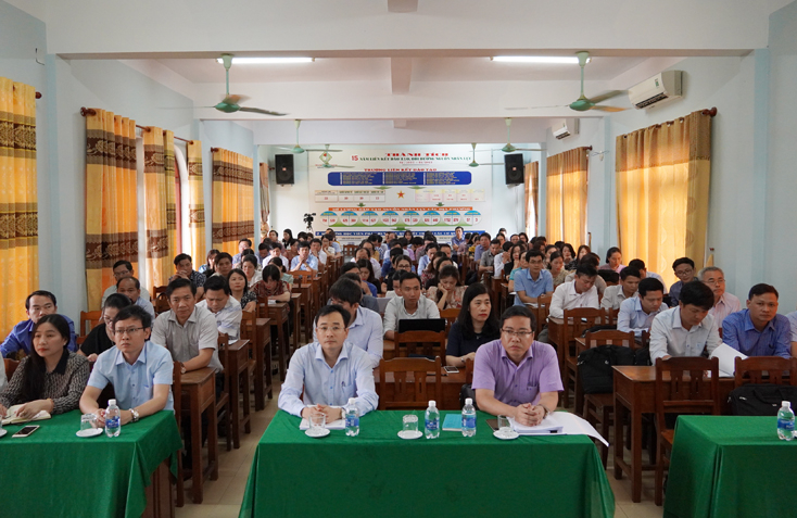 Các đại biểu dự hội nghị.