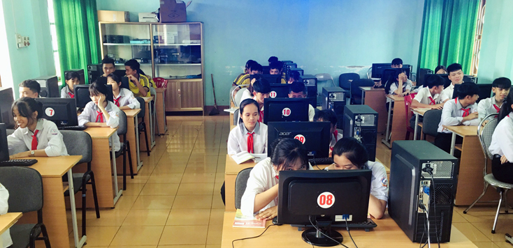 Việc ứng dụng các thành tựu CNTT, truyền thông vào trong nhà trường sẽ tạo thuận lợi trong công tác quản lý kết quả học tập, rèn luyện của học sinh.