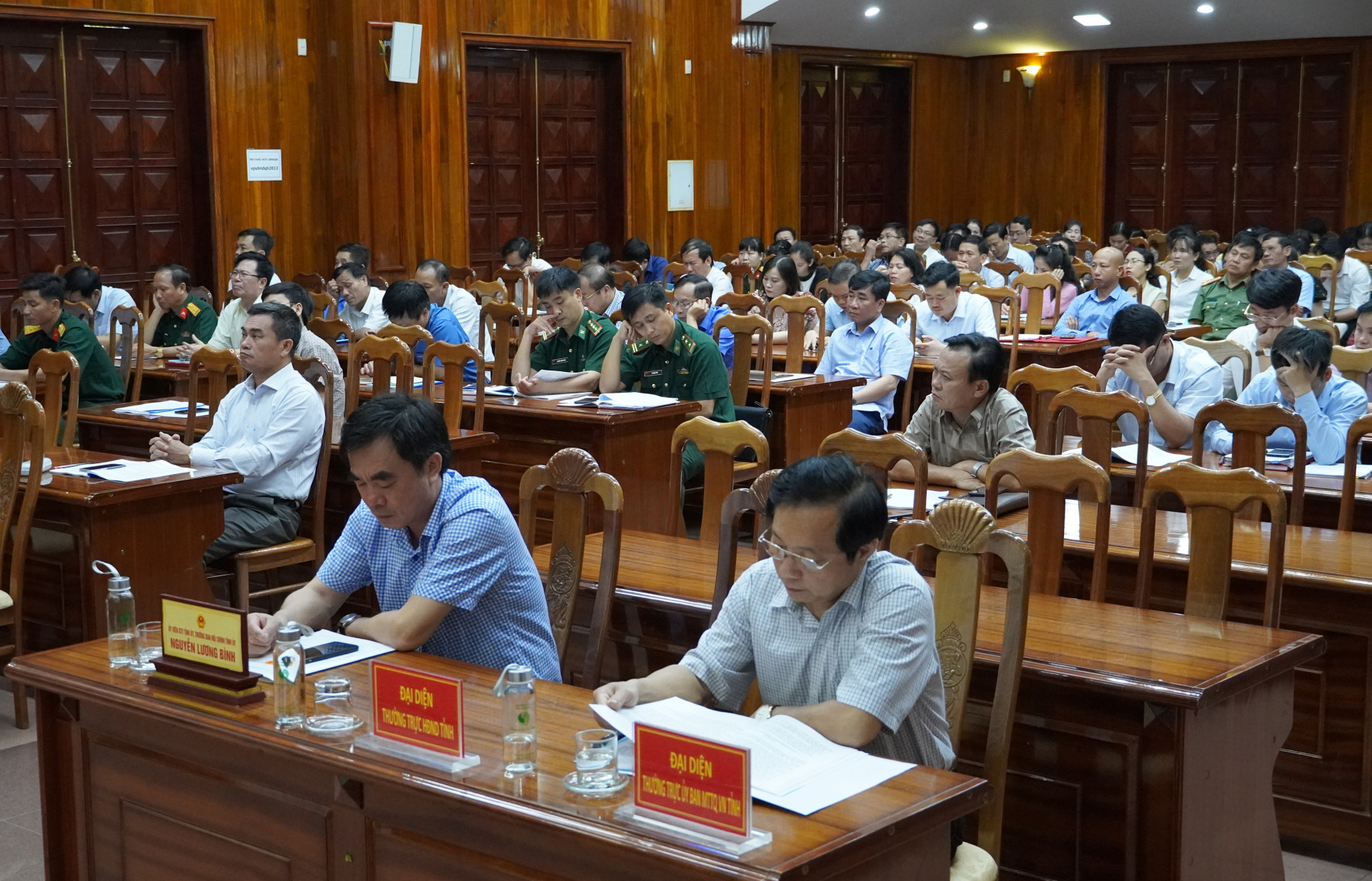 Các đại biểu tham dự hội nghị.