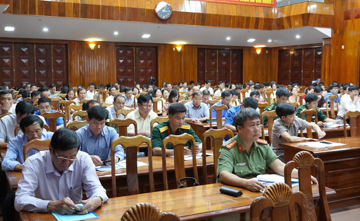 Các đại biểu tham dự hội nghị.