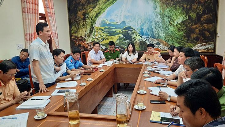 Đại diện lãnh đạo Ban ATGT tỉnh phát biểu tại buổi làm việc