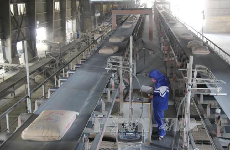 Nhiều doanh nghiệp xi măng tăng giá bán 30.000 đồng-40.000 đồng/tấn. Ảnh: Hoàng Nguyên/TTXVN