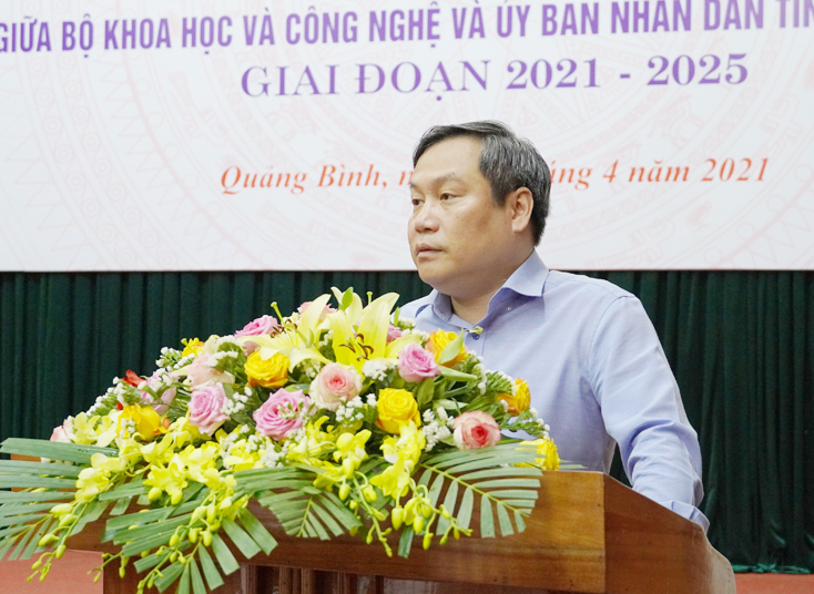 Đồng chí Bí thư Tỉnh ủy Vũ Đại Thắng phát biểu đặt vấn đề tại buổi làm việc.