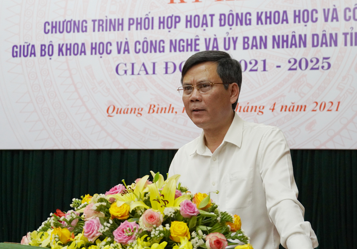 Đồng chí Chủ tịch UBND tỉnh Trần Thắng phát biểu tại buổi làm việc.