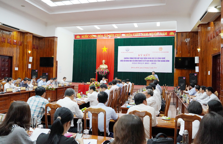 Toàn cảnh buổi làm việc.