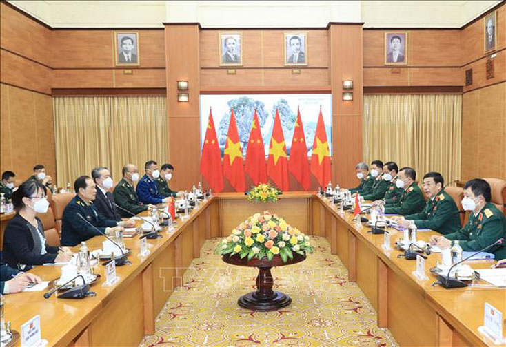 Bộ trưởng Bộ Quốc phòng Phan Văn Giang hội đàm với Bộ trưởng Bộ Quốc phòng Ngụy Phượng Hòa. Ảnh: Trọng Đức/TTXVN