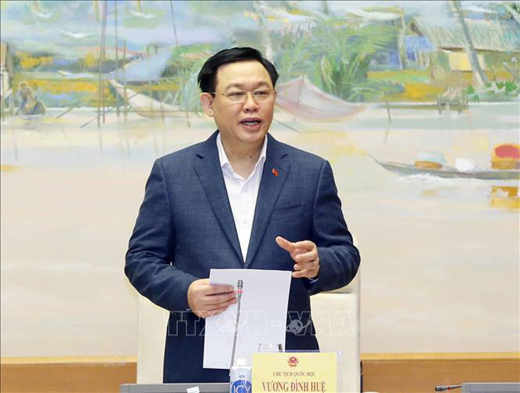 Chủ tịch Quốc hội Vương Đình Huệ phát biểu.