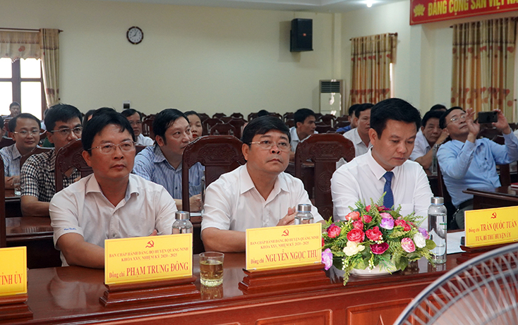 Các đại biểu dự lễ