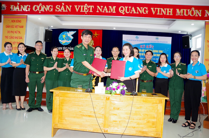 Lãnh đạo hai đơn vị ký kết kế hoạch phối hợp thực hiện chương trình “Đồng hành cùng phụ nữ biên cương” giai đoạn 2021-2025.
